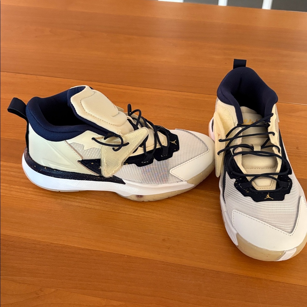 NWT Jordan Zion 1 Kids' Cream and Blue Athletic Shoes - Picture 6 of 9